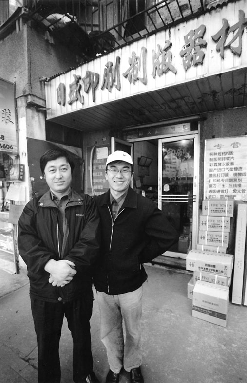 今天去了CAZ那儿，CAW也来了，顺便带了相机